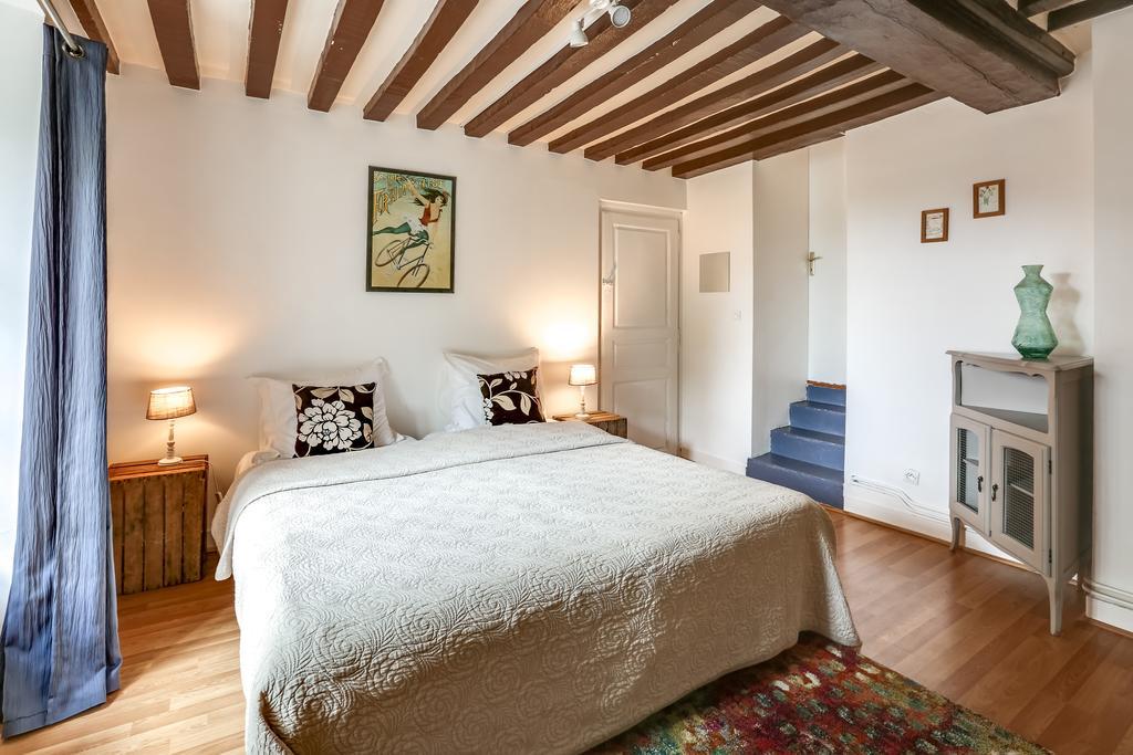 Chateau Turgot Gites Bons-Tassily Bagian luar foto